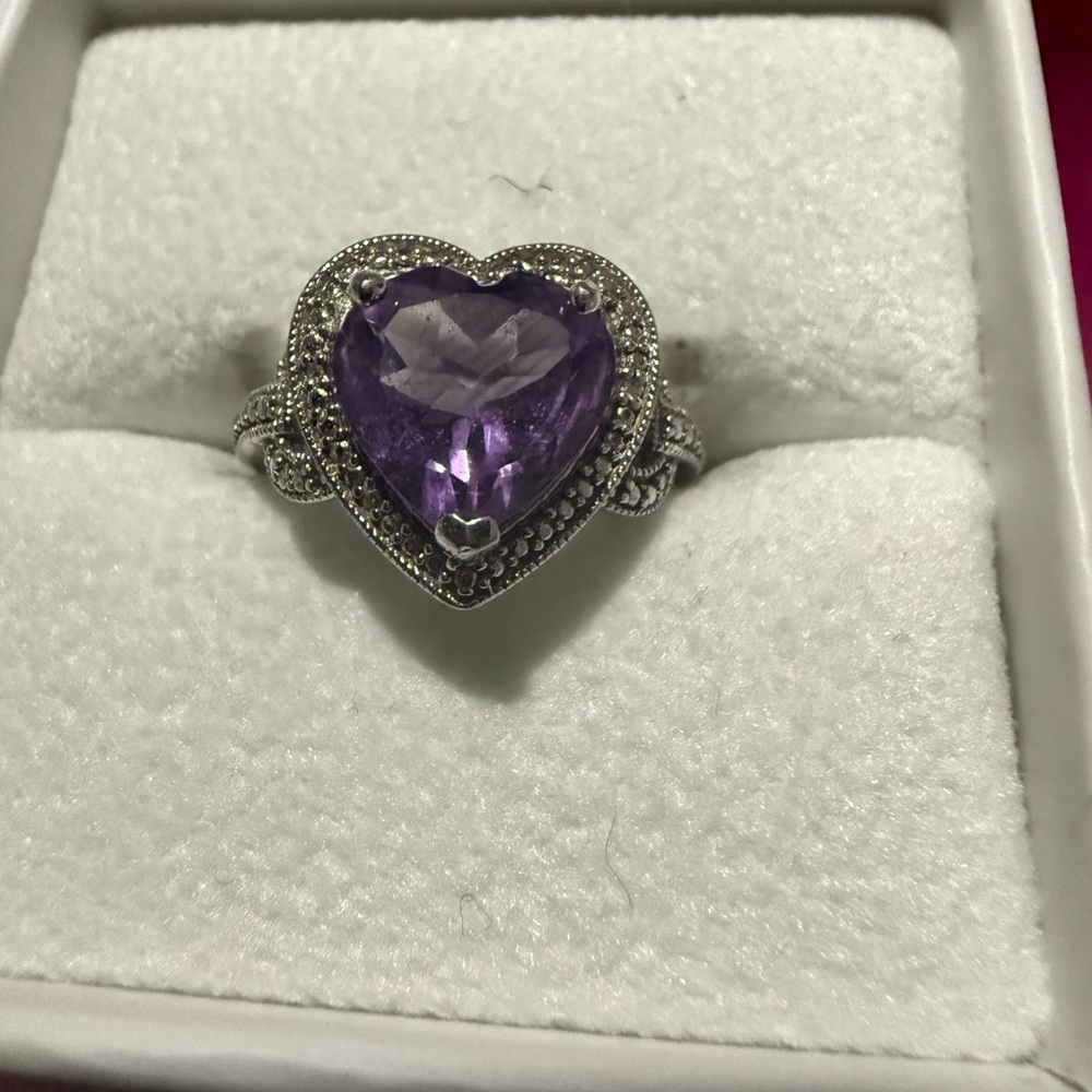 Heart-shaped amethyst ring
